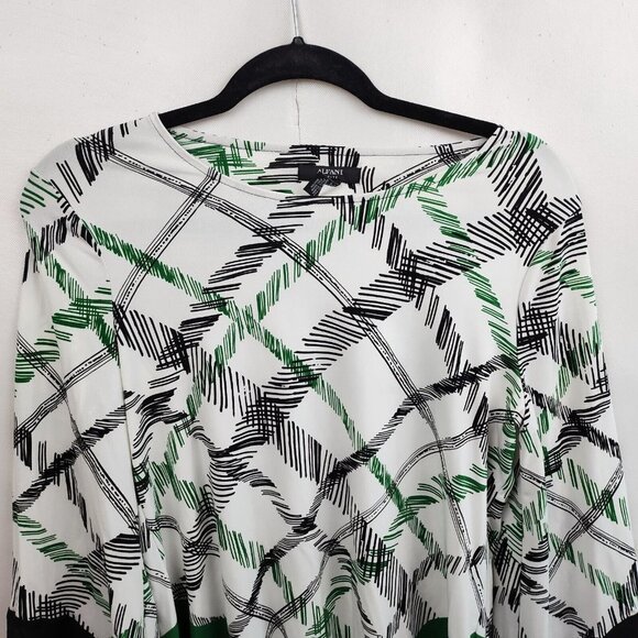 Alfani White Black Angled Hem Stretch Knit Flared Sleeve Blouse Top PM - Picture 2 of 7